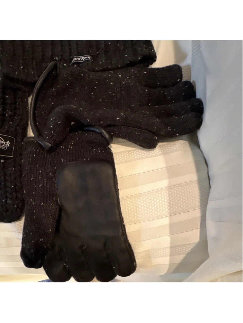 Hard Rock Café Biloxi Black Knit Hat, Scarf & Gloves Set Rock & Pop Music